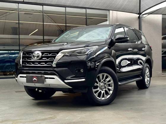 TOYOTA HILUX SW4 2.8 D-4D TURBO DIESEL SRX 7L 4X4 AUTOMÁTICO TOYOTA HILUX SW4 2.8 D-4D TURBO DIESEL SRX 7L 4X4 AUTOMÁTICO